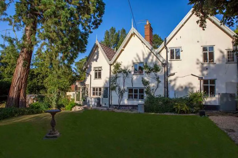 Garden at Rustic old vicarage in Eye, A1457 (photo 27)