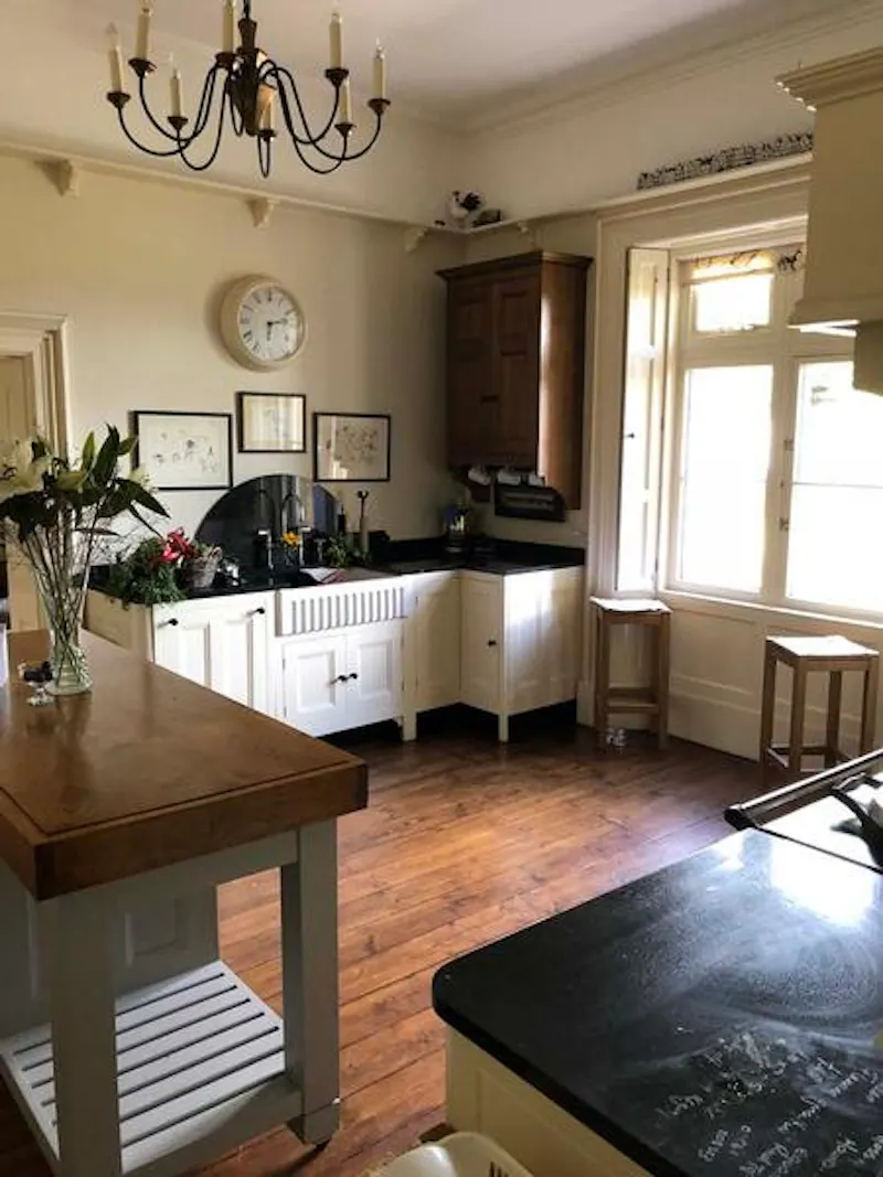 Kitchen at Film location E459 in Derbyshire (photo 6)