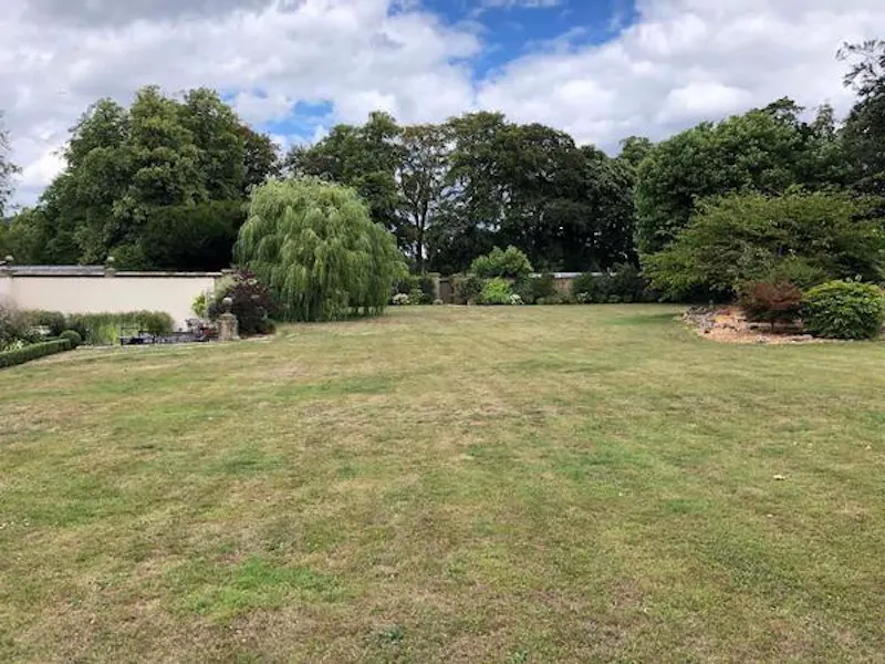 Garden at Film location E459 in Derbyshire (photo 30)