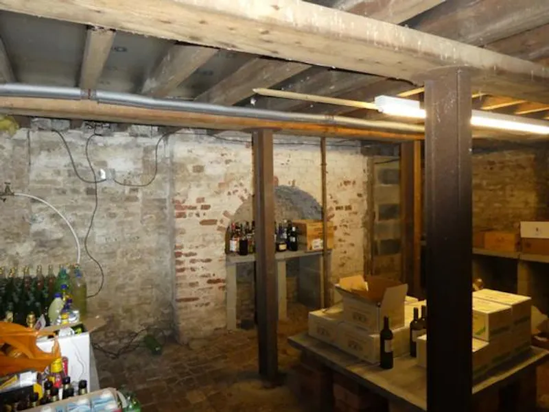 Cellar at Film location L676 in Hertfordshire (photo 20)