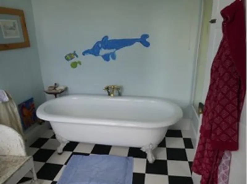 Bathroom at Film location L676 in Hertfordshire (photo 26)