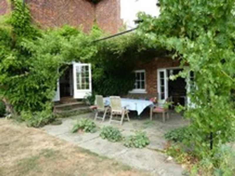 Terrace/Patio at Film location L676 in Hertfordshire (photo 40)