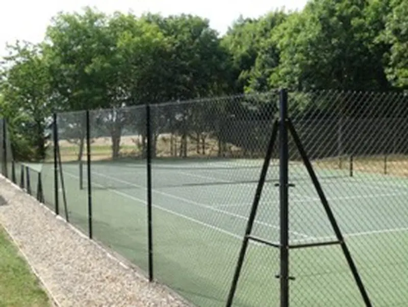 Tennis court at Film location L676 in Hertfordshire (photo 42)