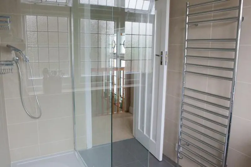 Shower at Family home in Peckham, D2352 (photo 27)