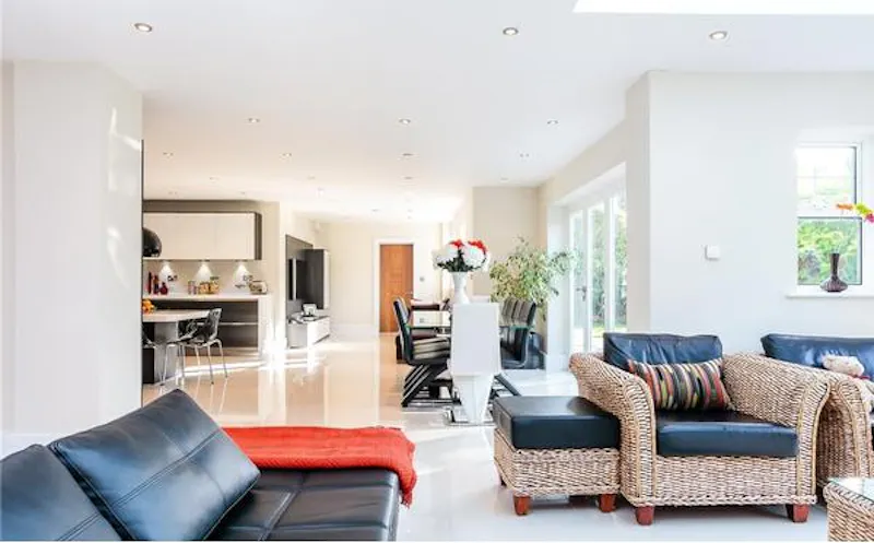 Open plan at Rickmansworth modern house, D2353 (photo 4)
