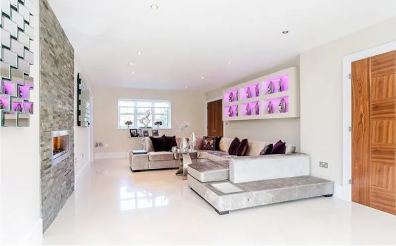 Living Room at Rickmansworth modern house, D2353 (photo 5)
