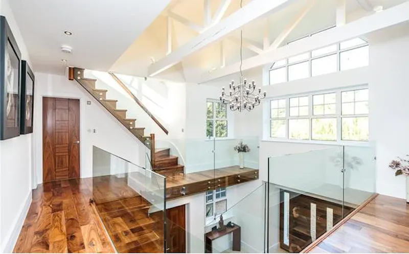 Beams at Rickmansworth modern house, D2353 (photo 7)