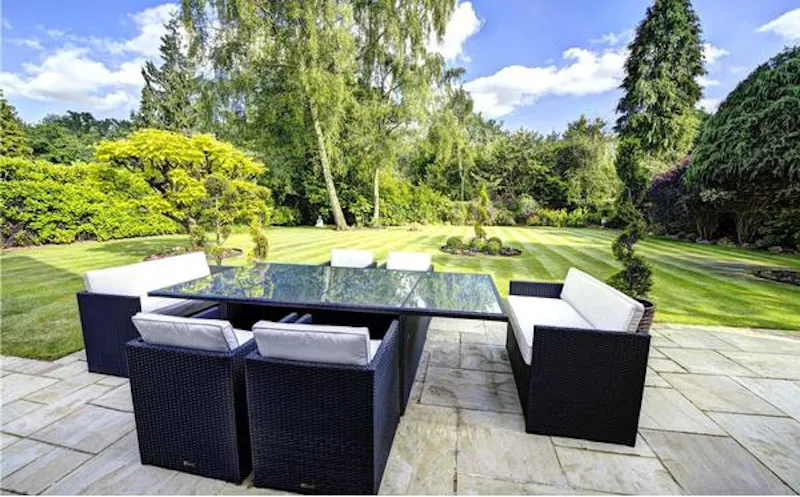 Garden at Rickmansworth modern house, D2353 (photo 11)