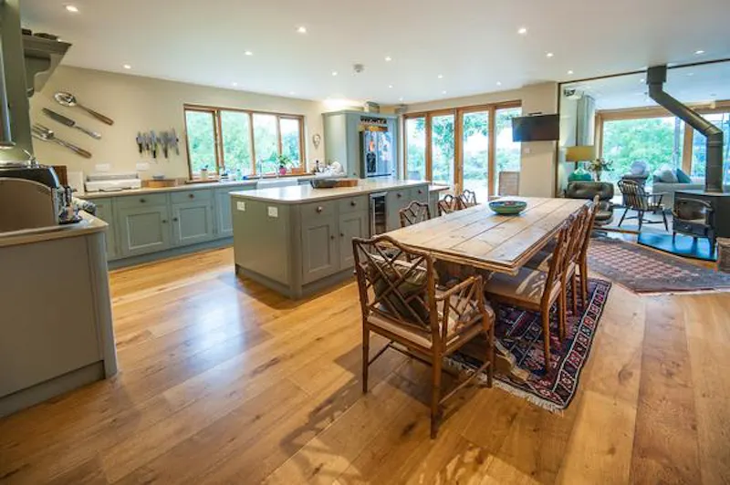 Kitchen at Film location L678 in Kent (photo 6)