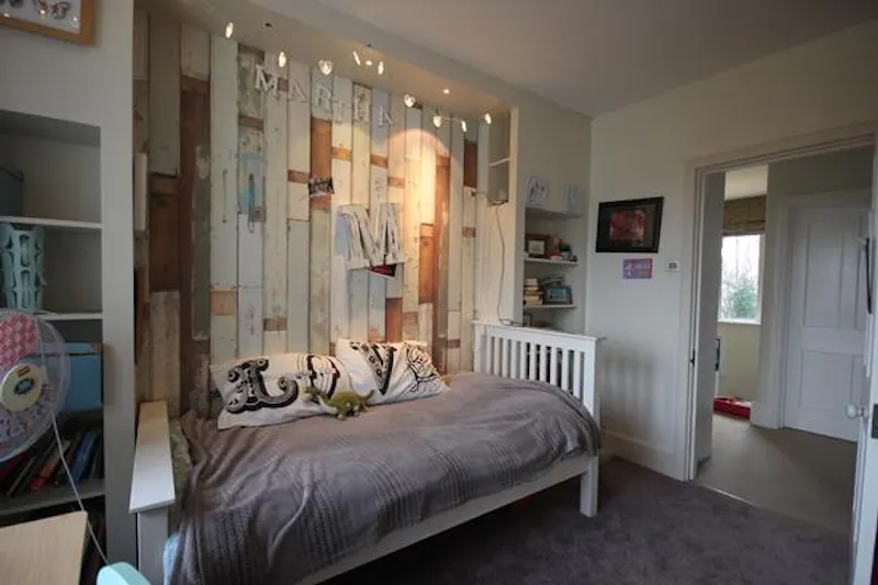 Bedroom - child's at Film location D2355 in East Sussex (photo 13)