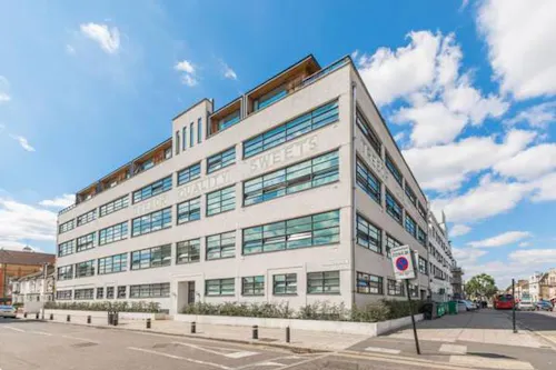 Colourful Forest Gate penthouse, F1163