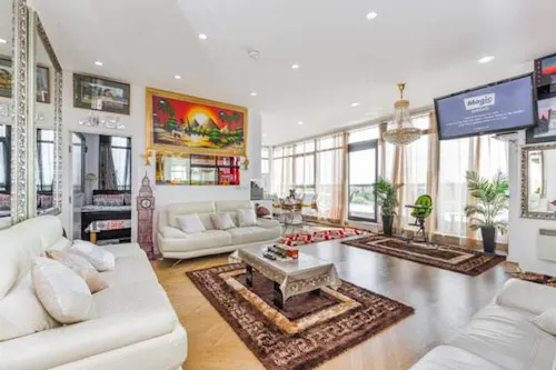 Colourful Forest Gate penthouse, F1163