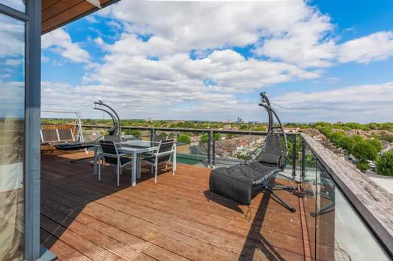 Roof terrace at Colourful Forest Gate penthouse, F1163 (photo 14)