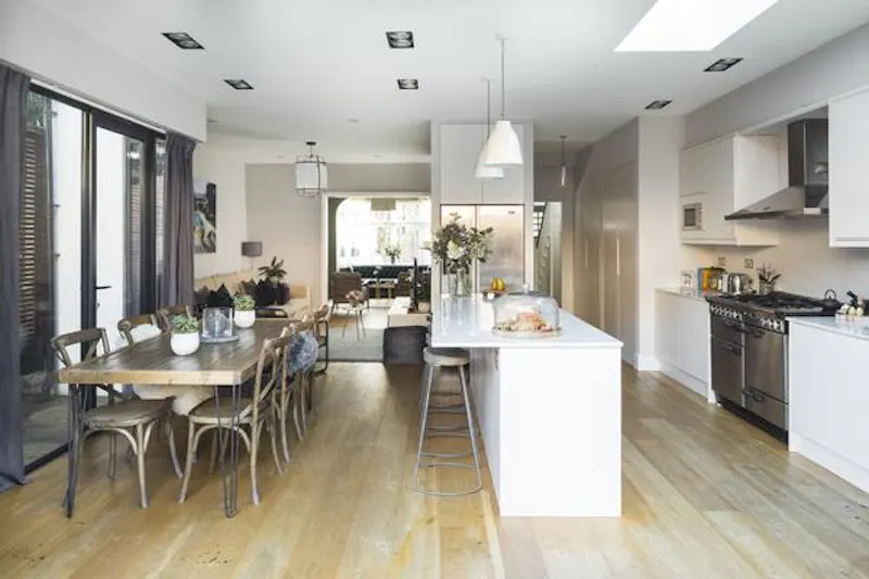 Kitchen at Chic house in Streatham, B1811 (photo 4)