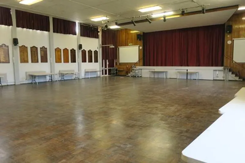 Stage at Film location J216 in London (photo 9)