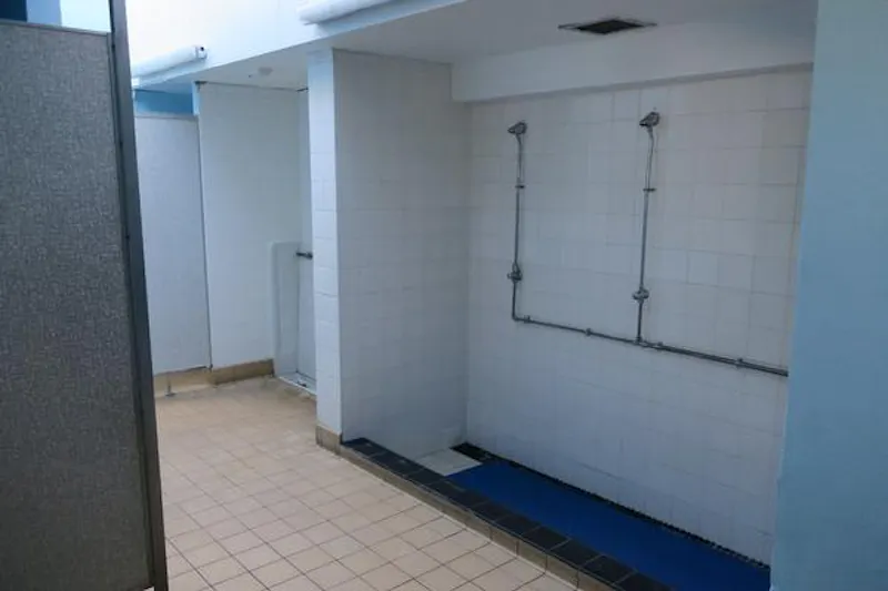 Shower at Film location J216 in London (photo 20)