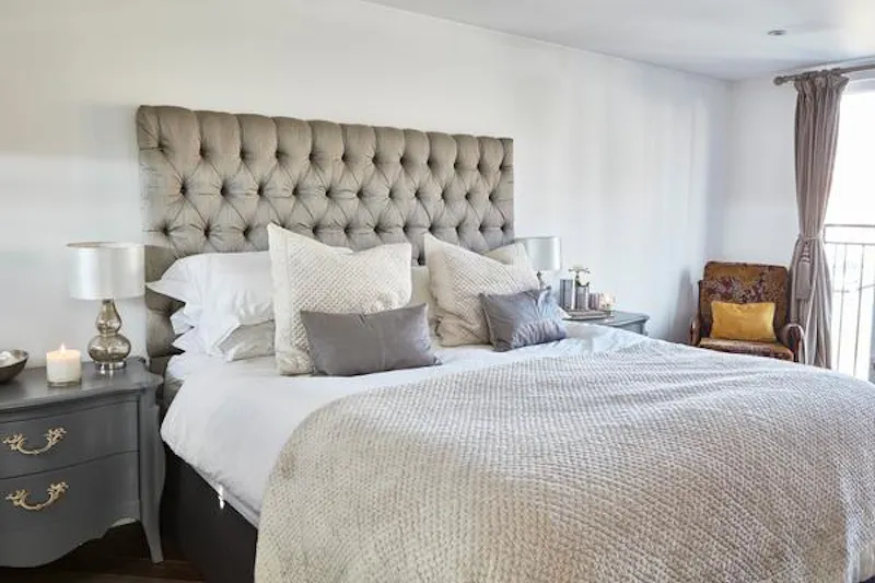 Bedroom at Contemporary Mill Hill house, D2357 (photo 17)