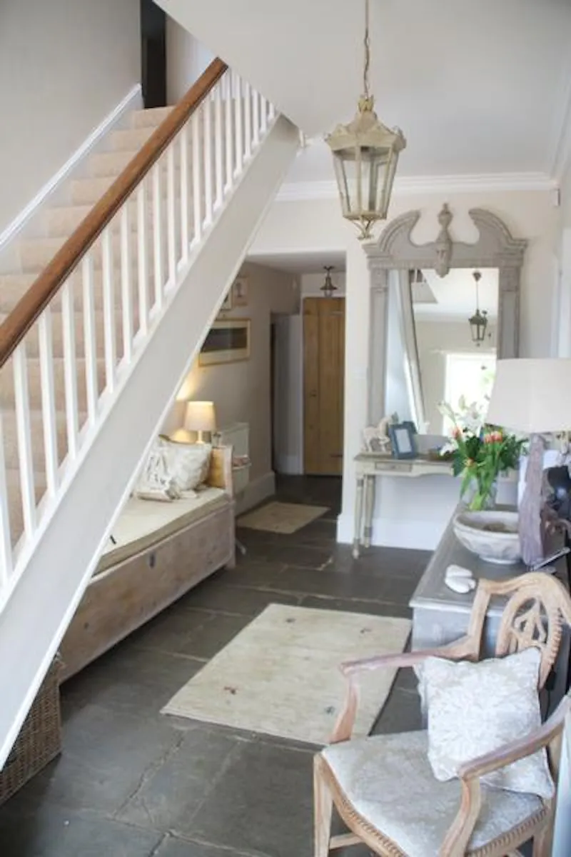 Entrance hall at Film location L680 in Somerset (photo 5)