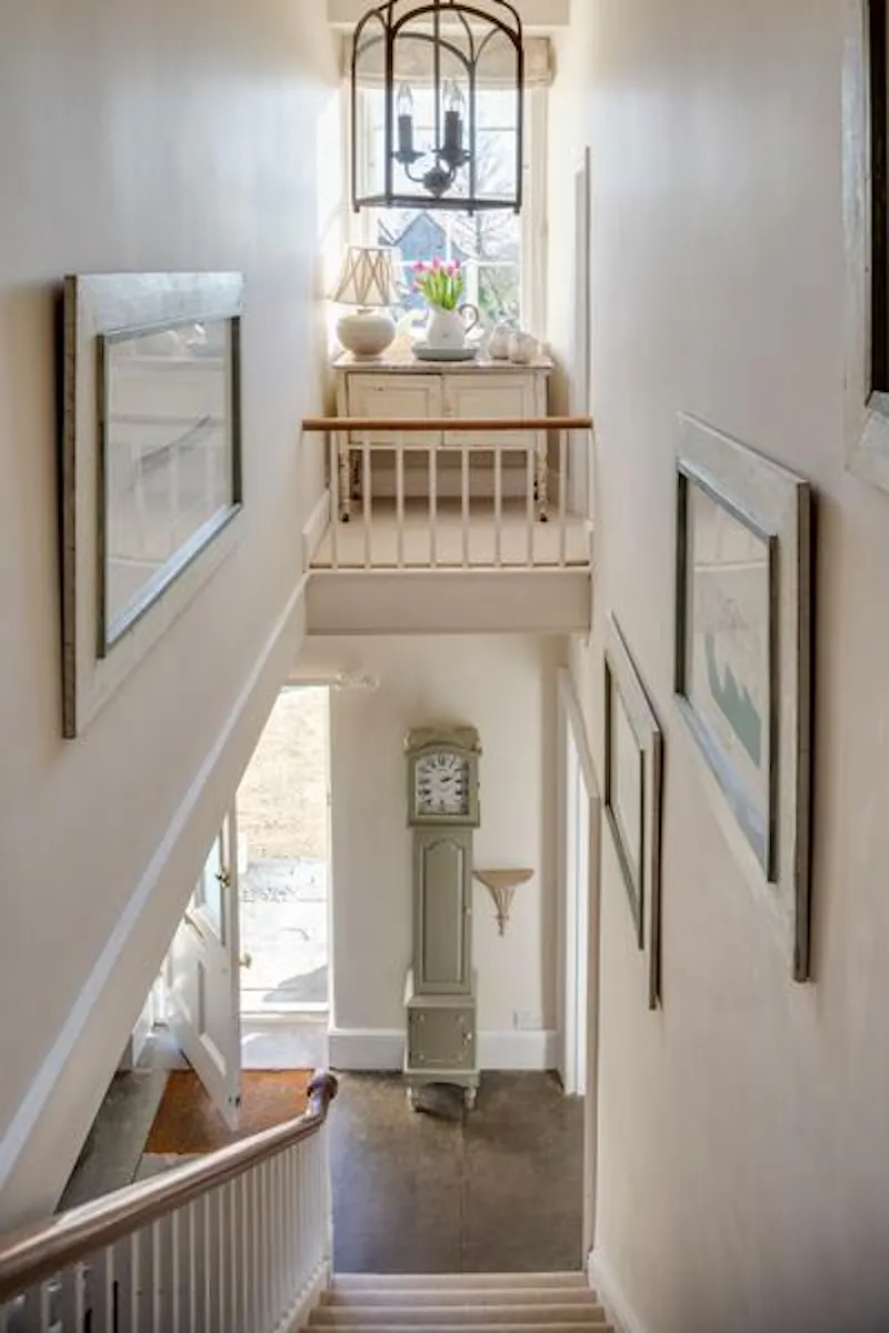 Staircase at Film location L680 in Somerset (photo 23)