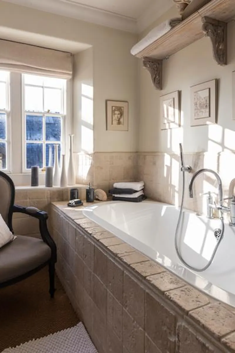 Bathroom at Film location L680 in Somerset (photo 29)