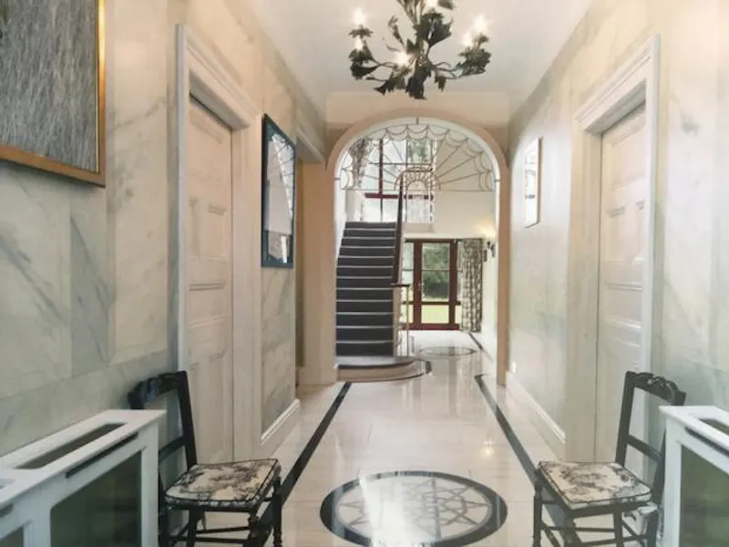 Entrance hall at Interesting lodge house in Iver, B1813 (photo 6)