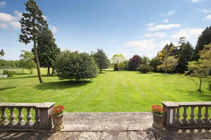 Garden - formal at Interesting lodge house in Iver, B1813 (photo 16)