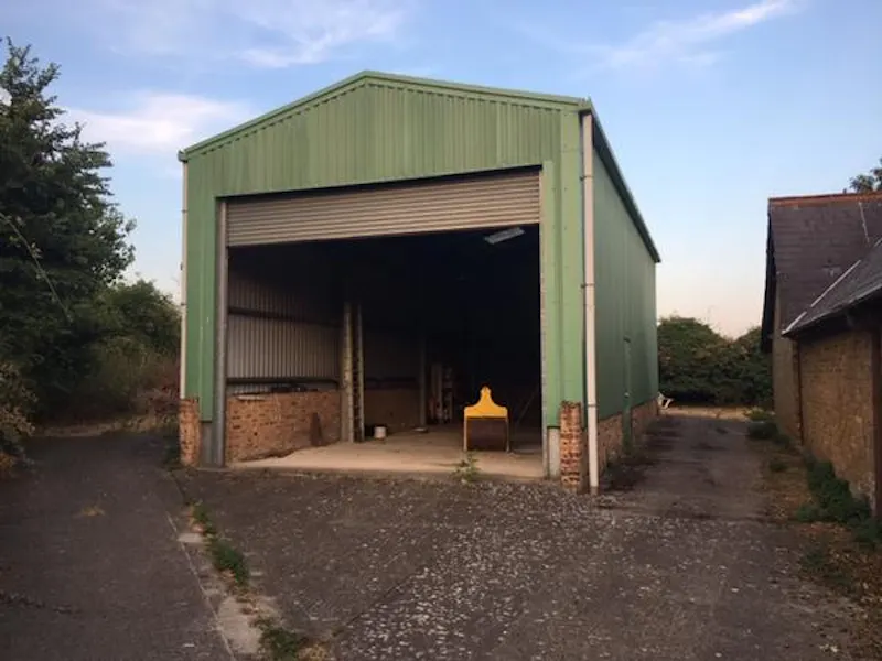 Shed at Interesting lodge house in Iver, B1813 (photo 21)