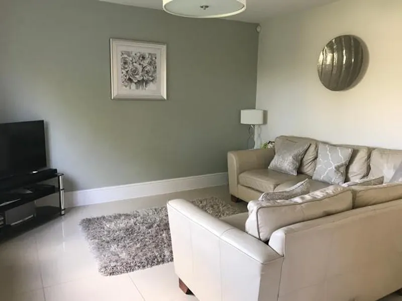 Living Room at Film location D2358 in Cheshire (photo 3)