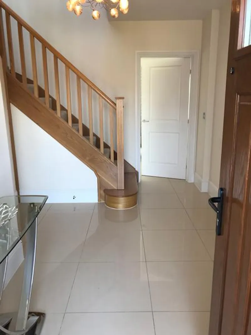 Entrance hall at Film location D2358 in Cheshire (photo 9)