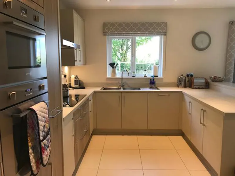 Kitchen at Film location D2358 in Cheshire (photo 13)