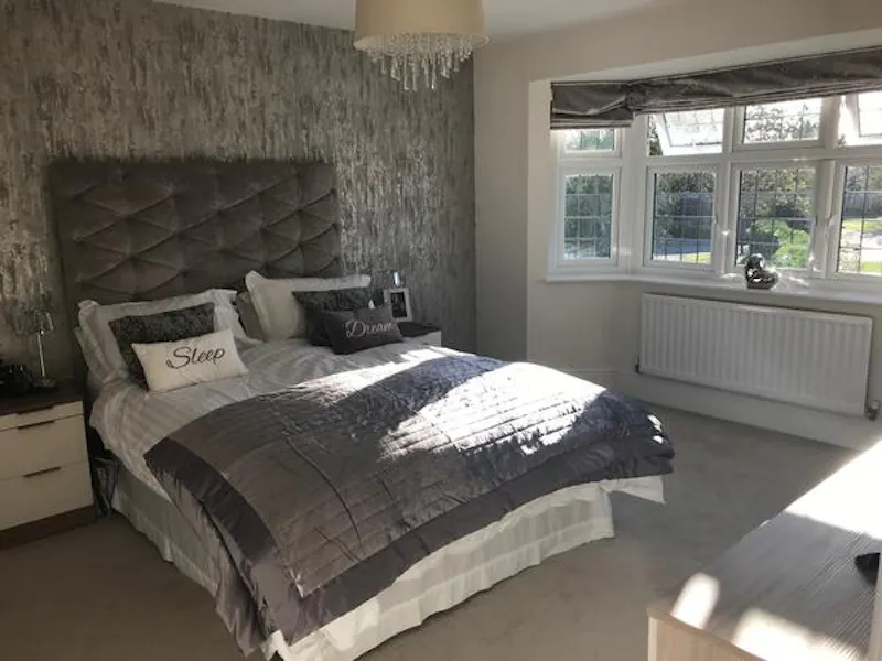 Bedroom at Film location D2358 in Cheshire (photo 17)