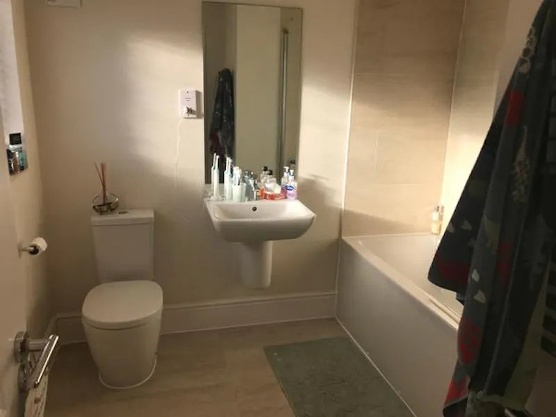 Bathroom at Film location D2358 in Cheshire (photo 21)