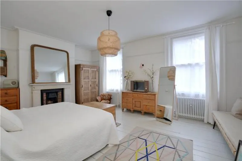 Bedroom at Light bright Blackheath house , B1814 (photo 8)
