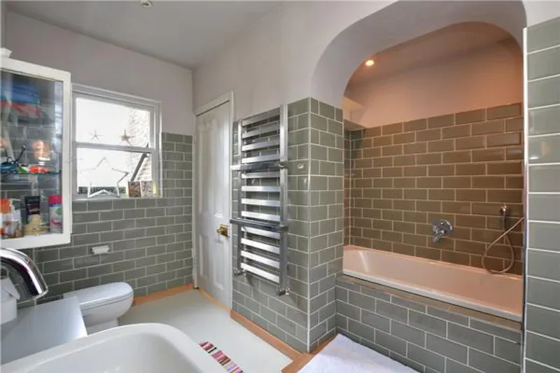 Bathroom at Light bright Blackheath house , B1814 (photo 11)