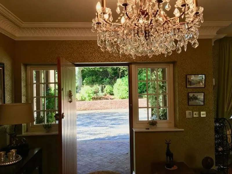 Colourful Wokingham house, D2359 (photo 5)