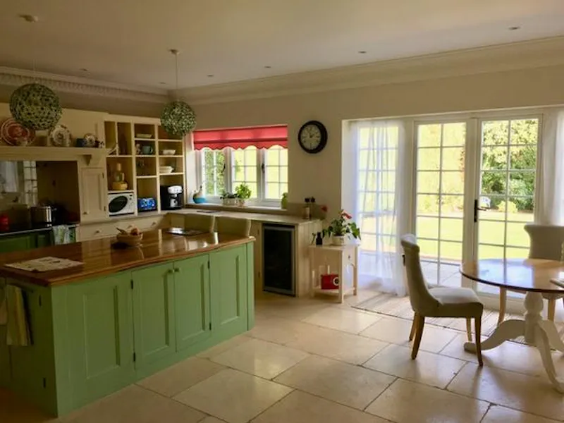 Colourful Wokingham house, D2359 (photo 13)