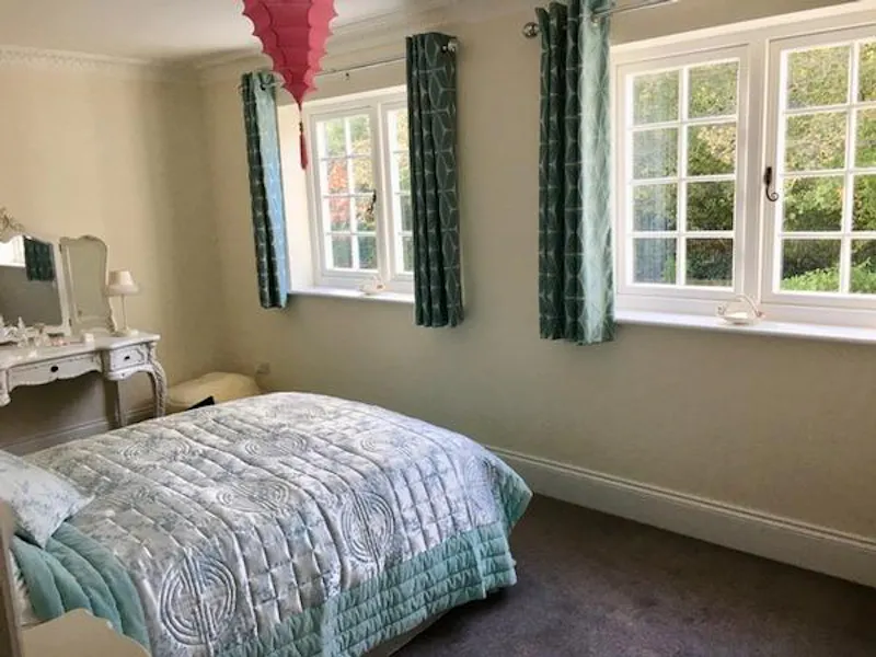 Colourful Wokingham house, D2359 (photo 21)