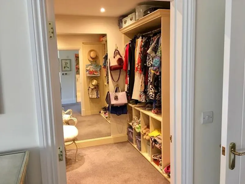 Dressing room at Colourful Wokingham house, D2359 (photo 23)