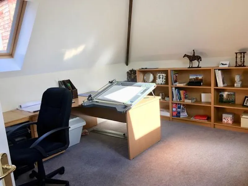 Study at Colourful Wokingham house, D2359 (photo 26)
