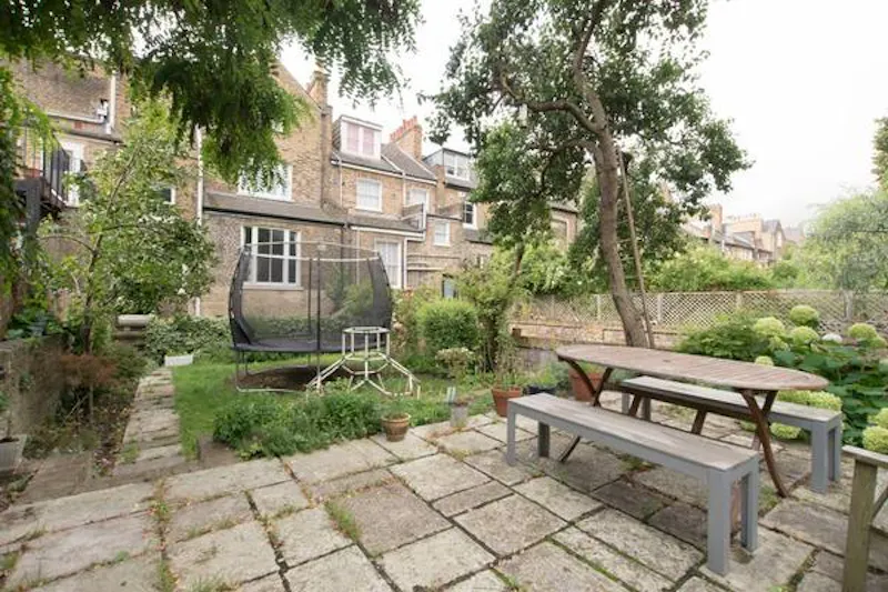 Garden at Delightful Dalston house, B1816 (photo 30)
