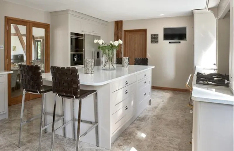 Kitchen at Film location L682 in Kent (photo 6)