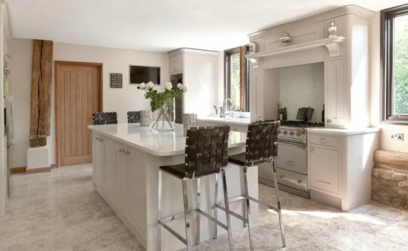 Kitchen at Film location L682 in Kent (photo 7)