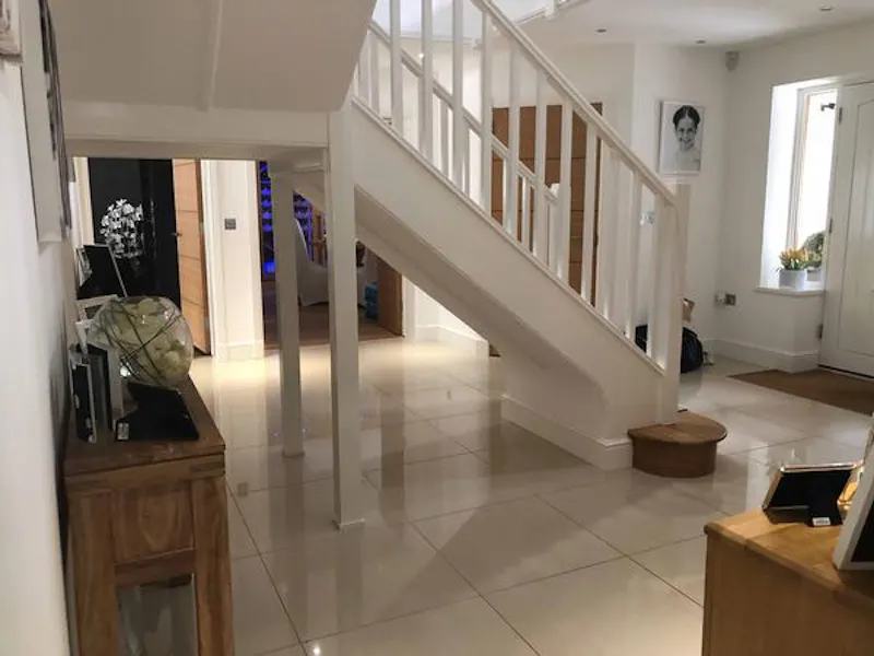 Entrance hall at Film location D2360 in Hertfordshire (photo 2)