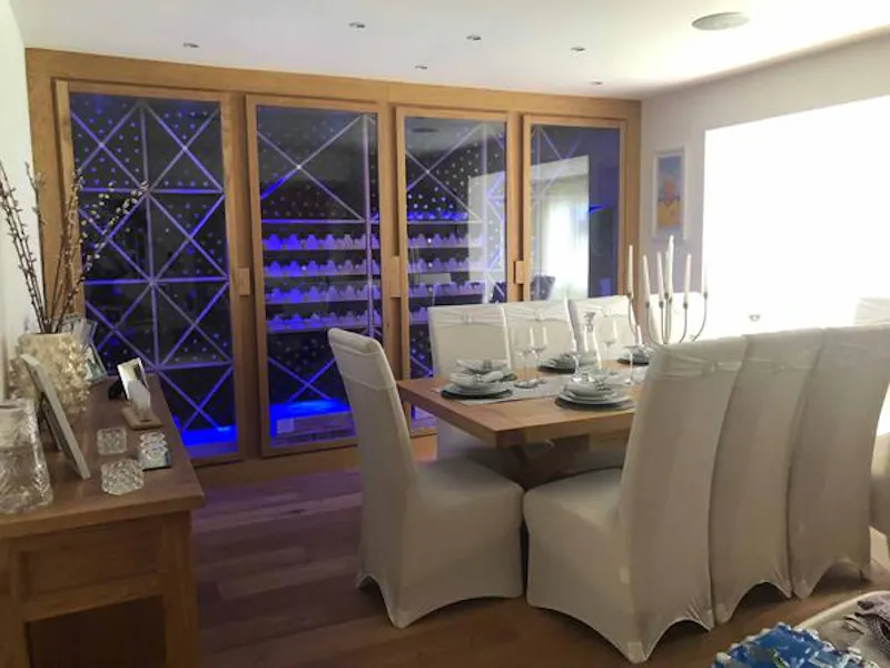 Dining room at Film location D2360 in Hertfordshire (photo 8)