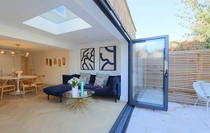Living Room at Lovely East Dulwich flat, B1821 (photo 5)