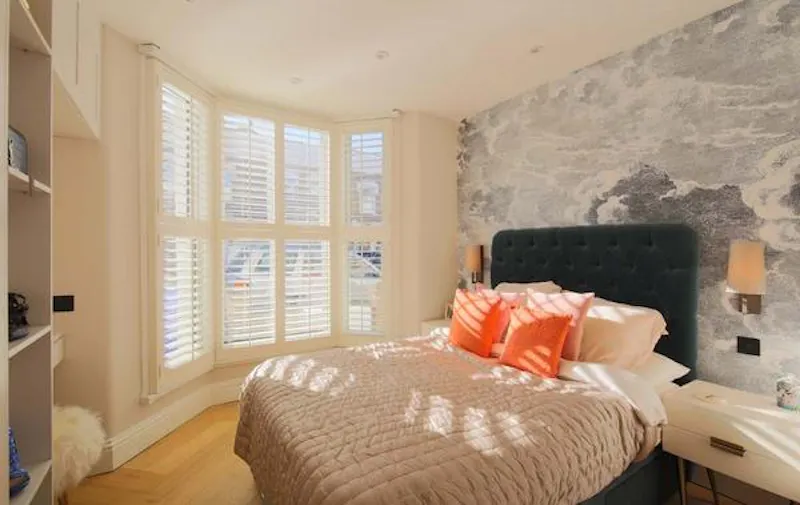 Bedroom at Lovely East Dulwich flat, B1821 (photo 9)