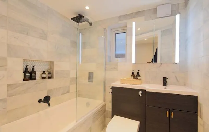 Bathroom at Lovely East Dulwich flat, B1821 (photo 12)