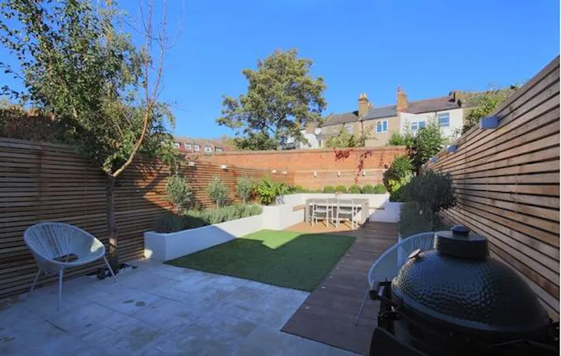 Garden at Lovely East Dulwich flat, B1821 (photo 16)