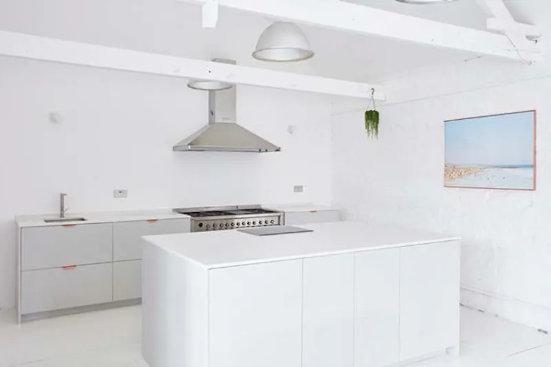 White loft studio in Forest Hill, N447 (photo 4)