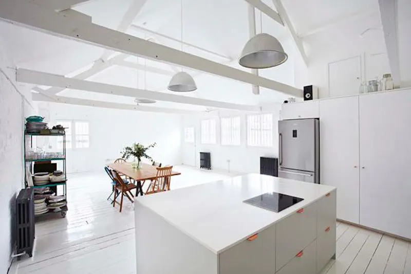 White loft studio in Forest Hill, N447 (photo 5)